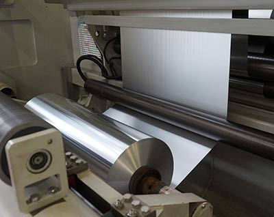 Wir liefern Aluminiumfolie in 6,3-4000 µ x 20-2000 mm.